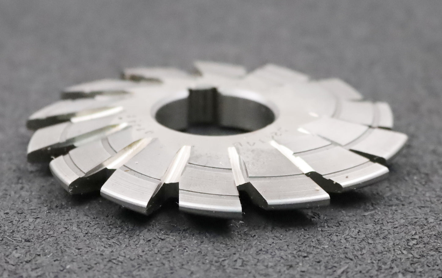 Bild des Artikels DOLD-Prismenfräser-D24°/4b-Winkel-24°-Kopfabrundung-auf-4mm-Ø86x10,1xØ27mm