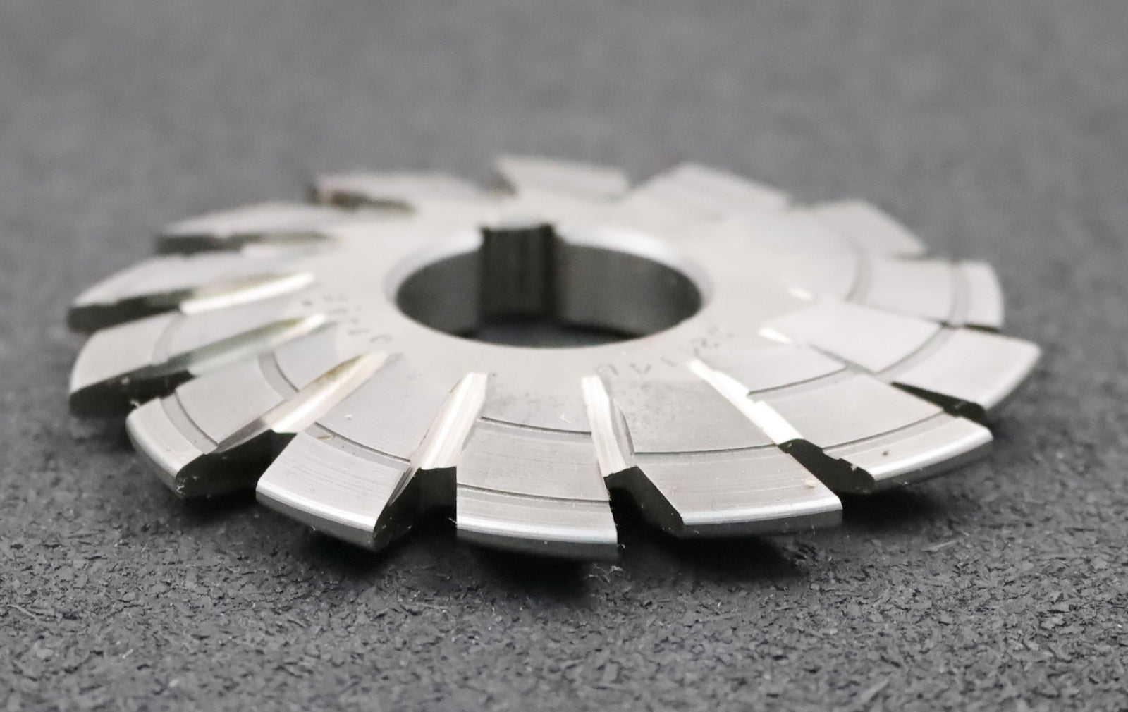 Bild des Artikels DOLD-Prismenfräser-D24°/4b-Winkel-24°-Kopfabrundung-auf-4mm-Ø86x10,1xØ27mm