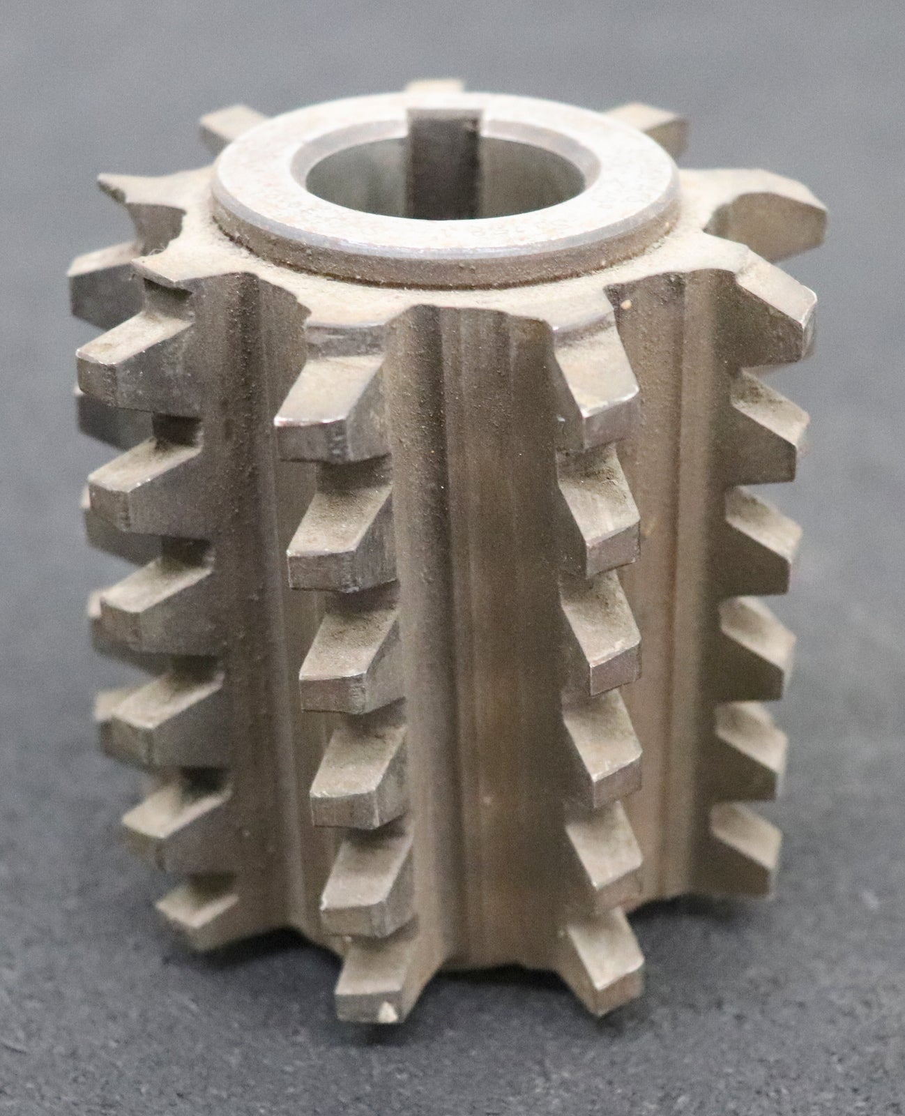 Bild des Artikels Zahnrad-Wälzfräser-m=-4/3-20°-EGW-Ø77x80xØ27mm-mit-LKN-9-Spannuten-1gg.-Rechts