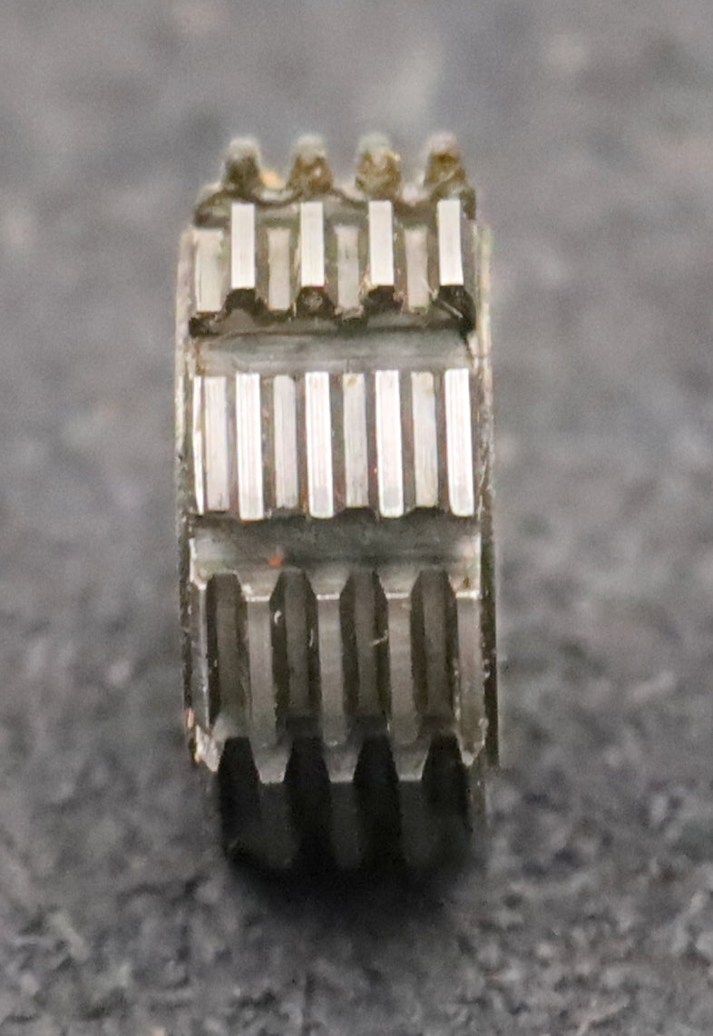 Bild des Artikels DOLD-Zahnrad-Wälzfräser-gear-hob-m=0,7-EGW-30°-1°44'-Stg-Ø25x10xØ8mm