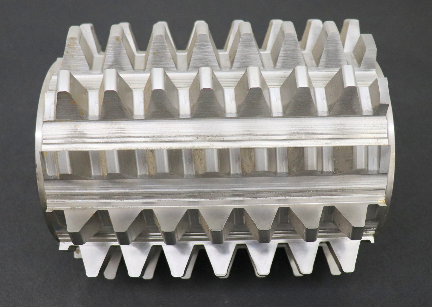 Bild des Artikels FHUSA-Zahnrad-Wälzfräser-gear-hob-m=-8,0mm-19°50'-EGW-BPIII-nach-DIN-3972