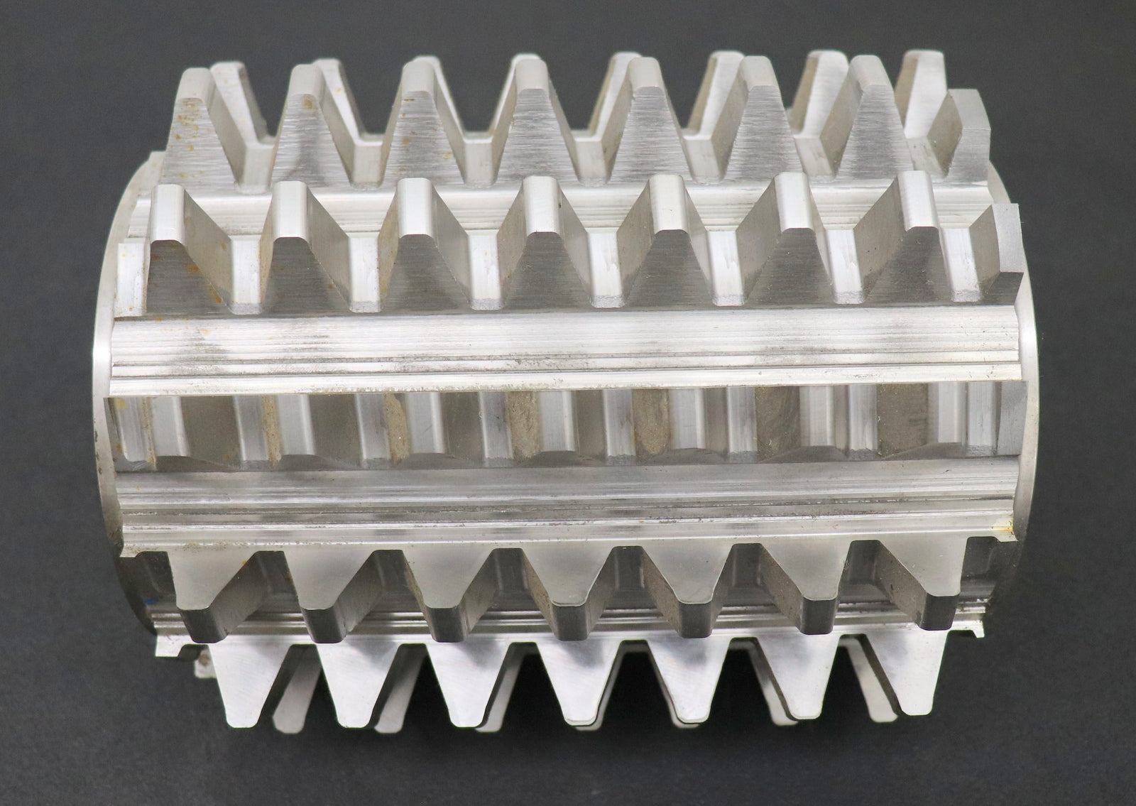 Bild des Artikels FHUSA-Zahnrad-Wälzfräser-gear-hob-m=-8,0mm-19°50'-EGW-BPIII-nach-DIN-3972