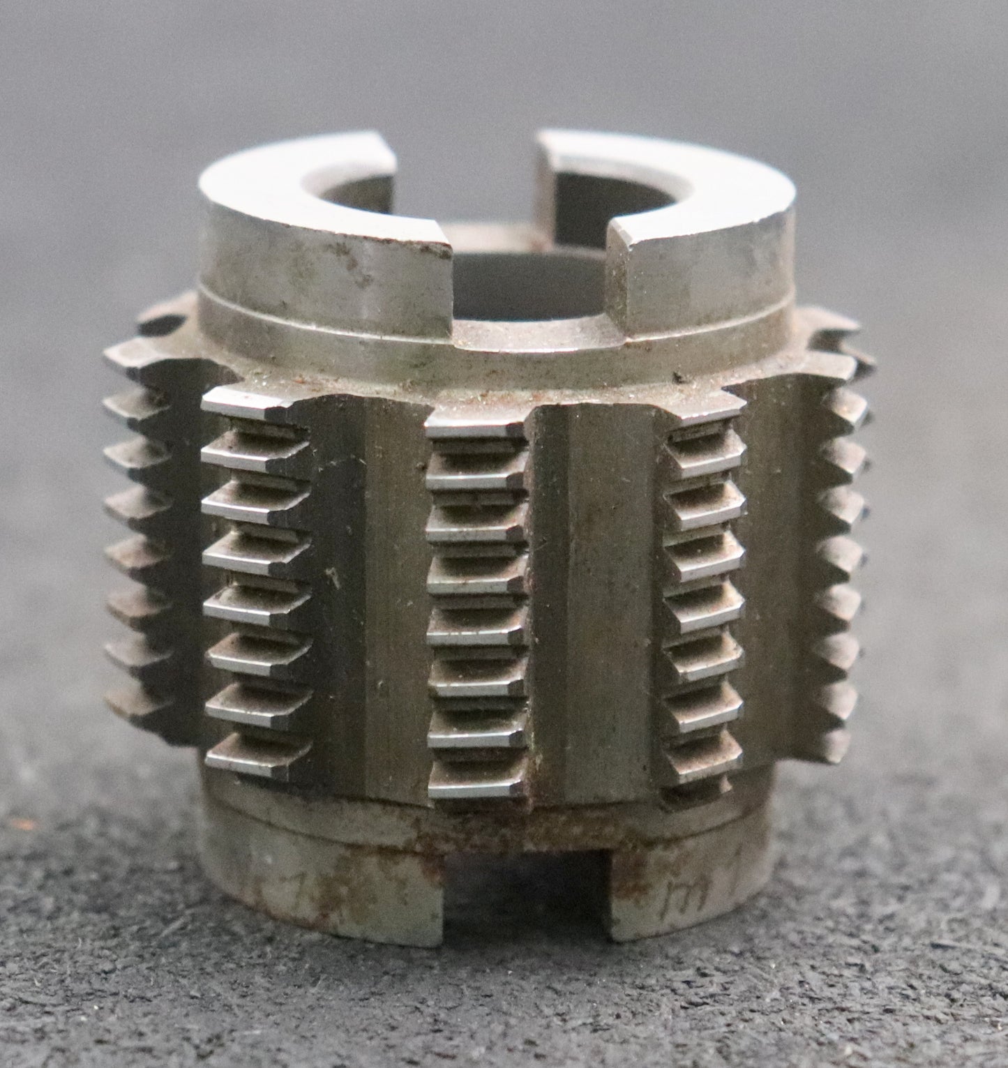 Bild des Artikels Zahnrad-Wälzfräser-gear-hob-m=-1,0mm-20°-EGW-Ø49x44xØ22mm-mit-Axialnut-