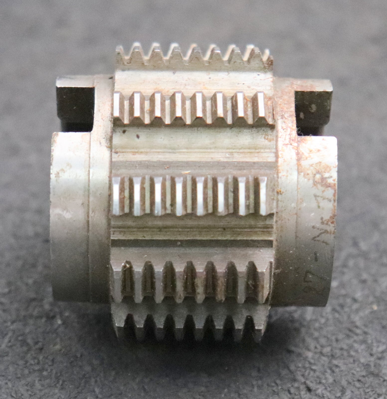 Bild des Artikels Zahnrad-Wälzfräser-gear-hob-m=-1,0mm-20°-EGW-Ø49x44xØ22mm-mit-Axialnut-