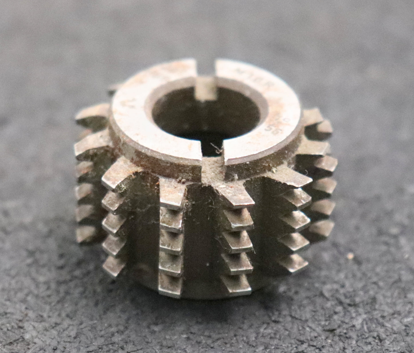 Bild des Artikels Zahnrad-Wälzfräser-gear-hob-m=-1,0mm-20°-Ø32x20xØ13mm-mit-Axialnut-1gg.-Rechts