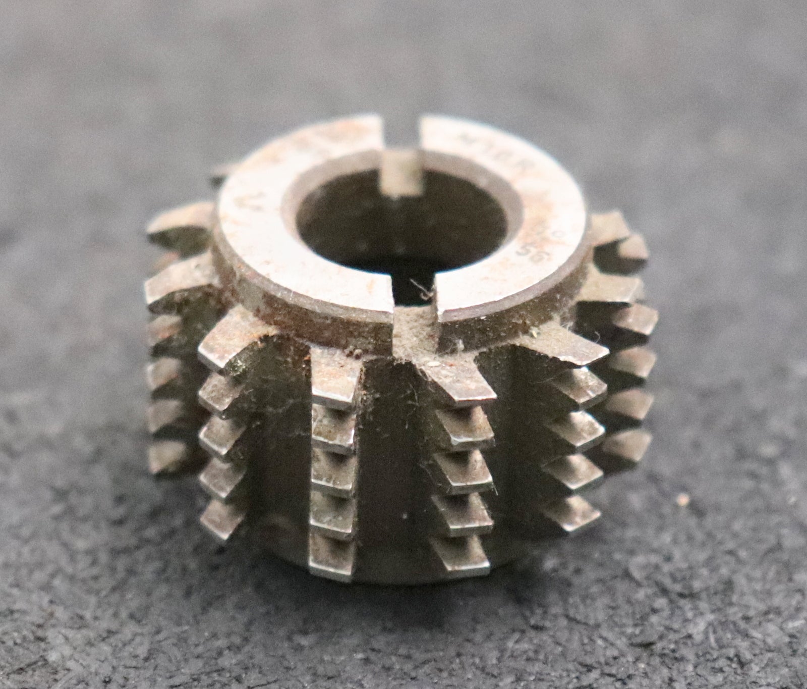 Bild des Artikels Zahnrad-Wälzfräser-gear-hob-m=-1,0mm-20°-Ø32x20xØ13mm-mit-Axialnut-1gg.-Rechts