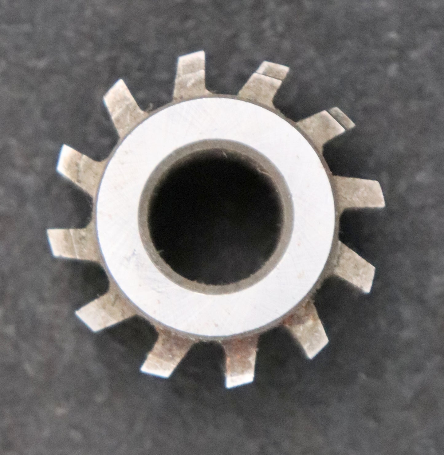 Bild des Artikels Zahnrad-Wälzfräser-gear-hob-m=-1,0mm-20°-Ø32x20xØ13mm-mit-Axialnut-1gg.-Rechts