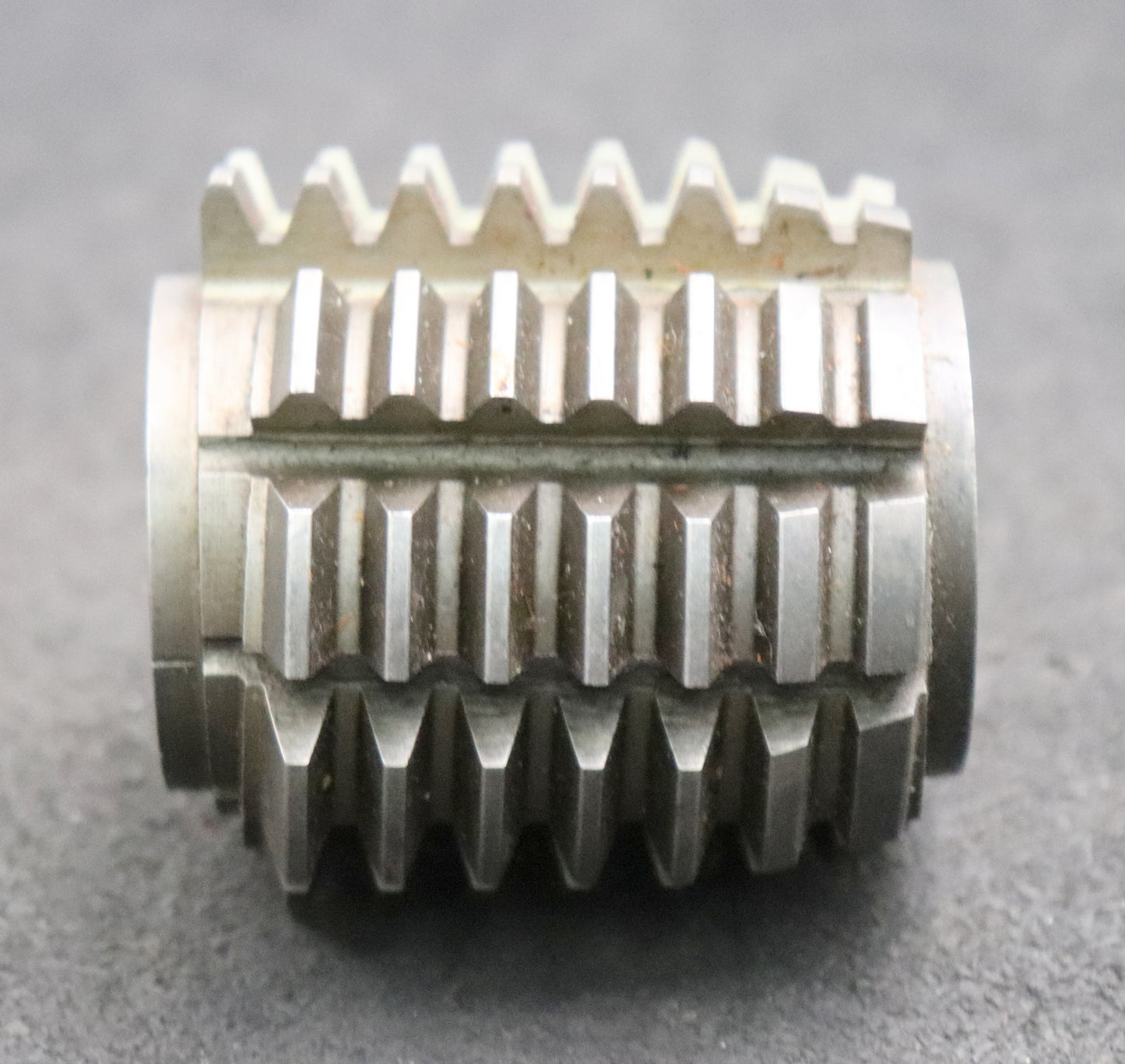 Bild des Artikels J.E.-REINECKER-Zahnrad-Wälzfräser-mit-tangentialem-Anschnitt-gear-hob-m=-2,25mm