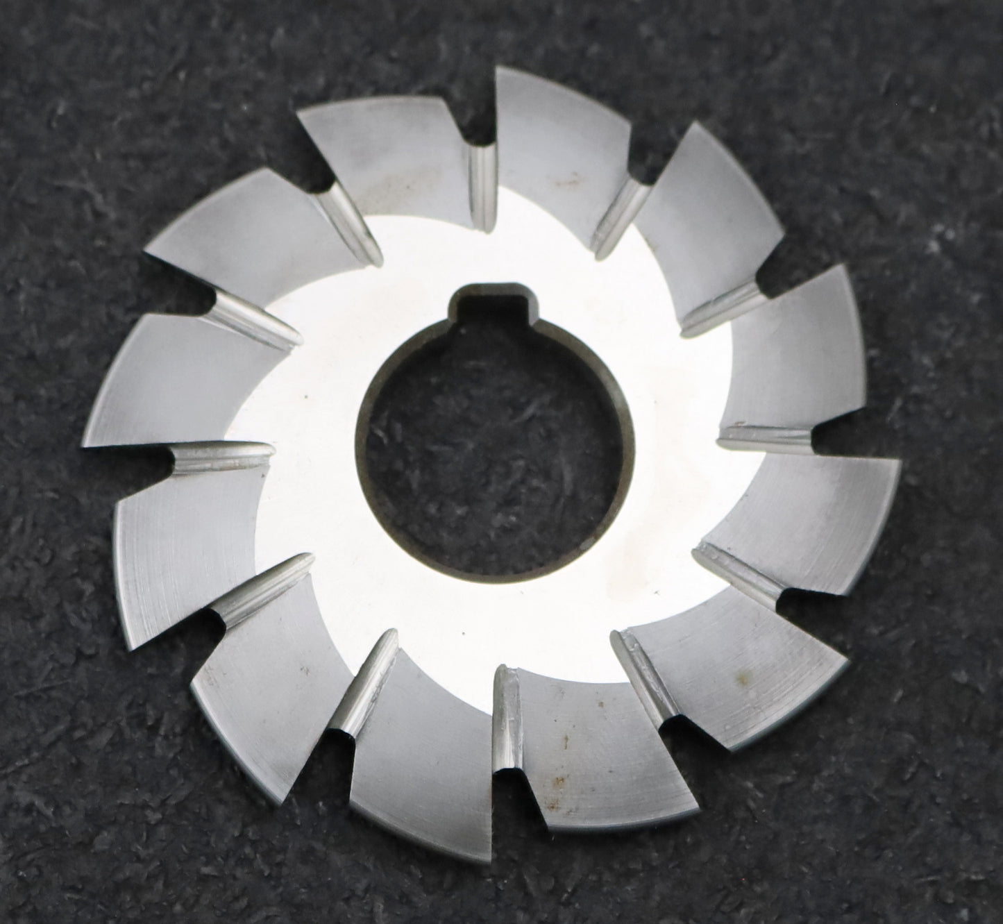 Bild des Artikels DOLD-Prismenfräser-D24°/3b-Winkel-24°-Kopfabrundung-auf-3mm-Ø70,8x7xØ22mm-LKN