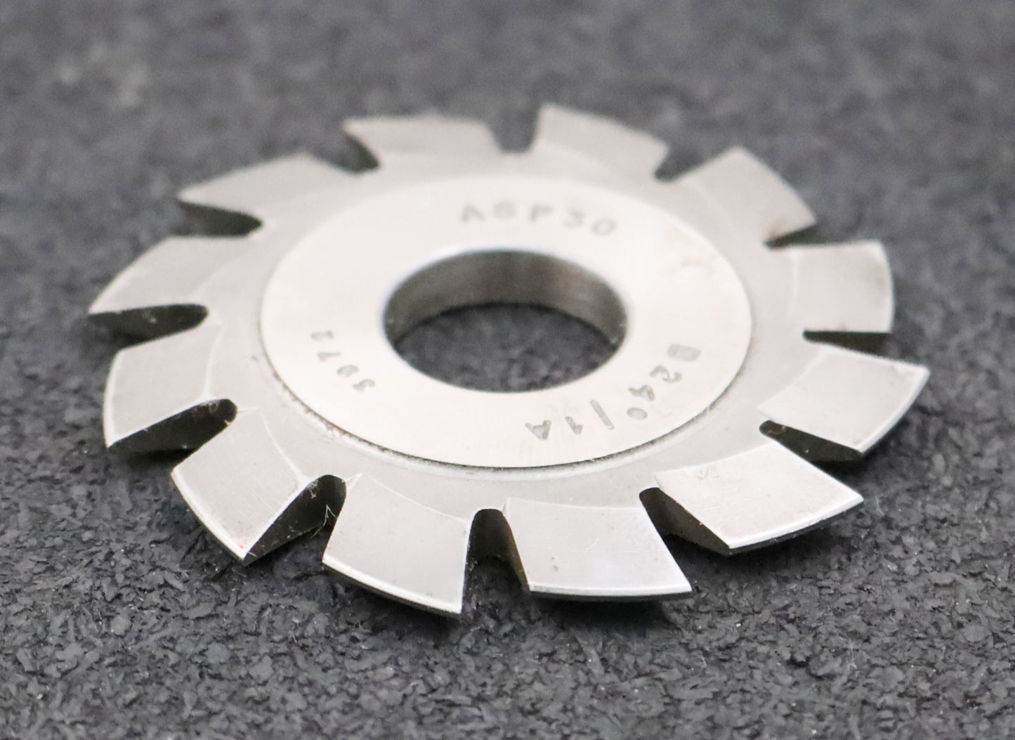 Bild des Artikels DOLD-Prismenfräser-D24°/1a-Winkel-24°-Kopfabrundung-auf-1mm-Ø55,8x5xØ16mm