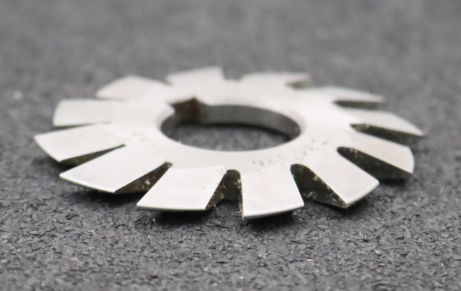 Bild des Artikels DOLD-Prismenfräser-D24°/1b-Winkel-24°-Kopfabrundung-auf-1mm-Ø58,7x5xØ22mm-LKN