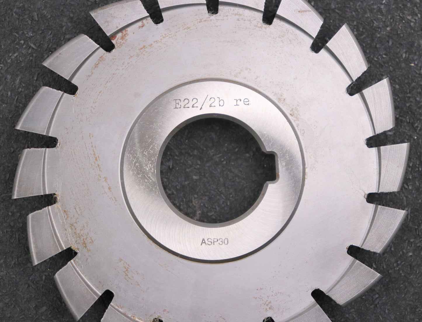 Bild des Artikels DOLD-asymmetrischer-Prismenfräser-E-22°/2b-Flankenwinkel-22°/0°-Gesamtwinkel-22°