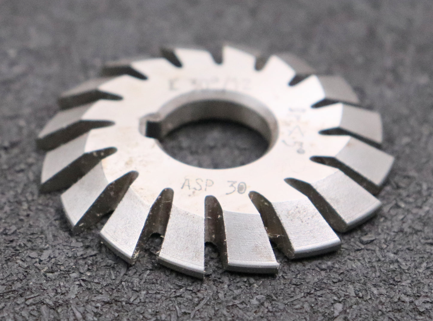 Bild des Artikels DOLD-asymmetrischer-Prismenfräser-E-30°/12-Gesamtwinkel-30°-Flankenwinkel-30°/0°