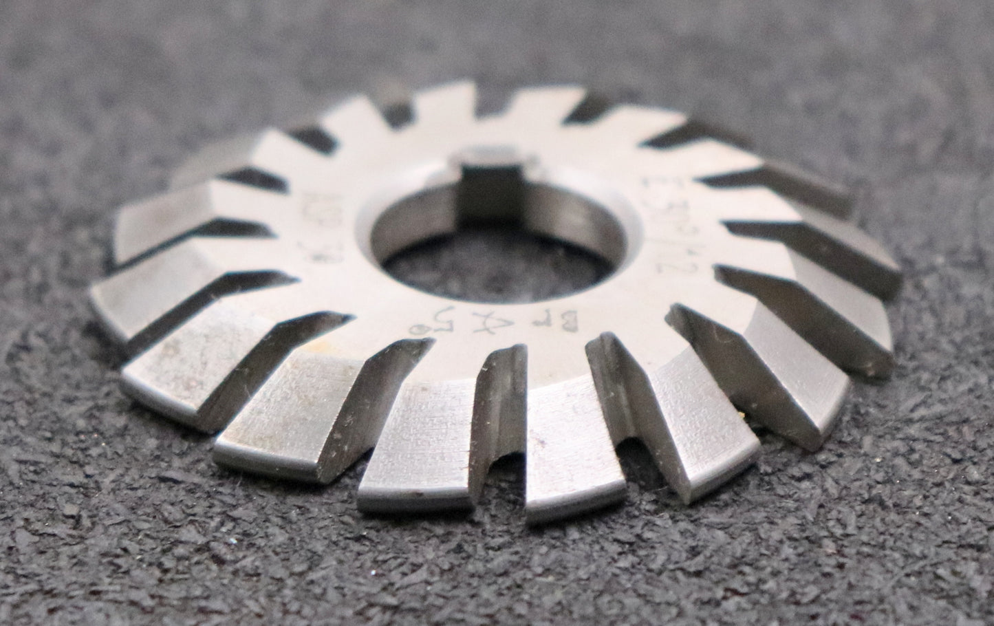 Bild des Artikels DOLD-asymmetrischer-Prismenfräser-E-30°/12-Gesamtwinkel-30°