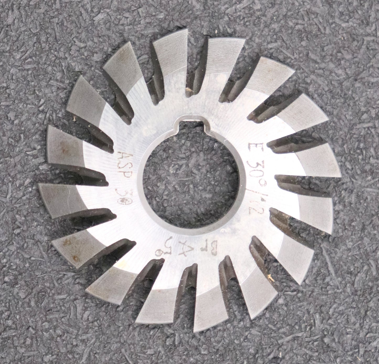 Bild des Artikels DOLD-asymmetrischer-Prismenfräser-E-30°/12-Gesamtwinkel-30°