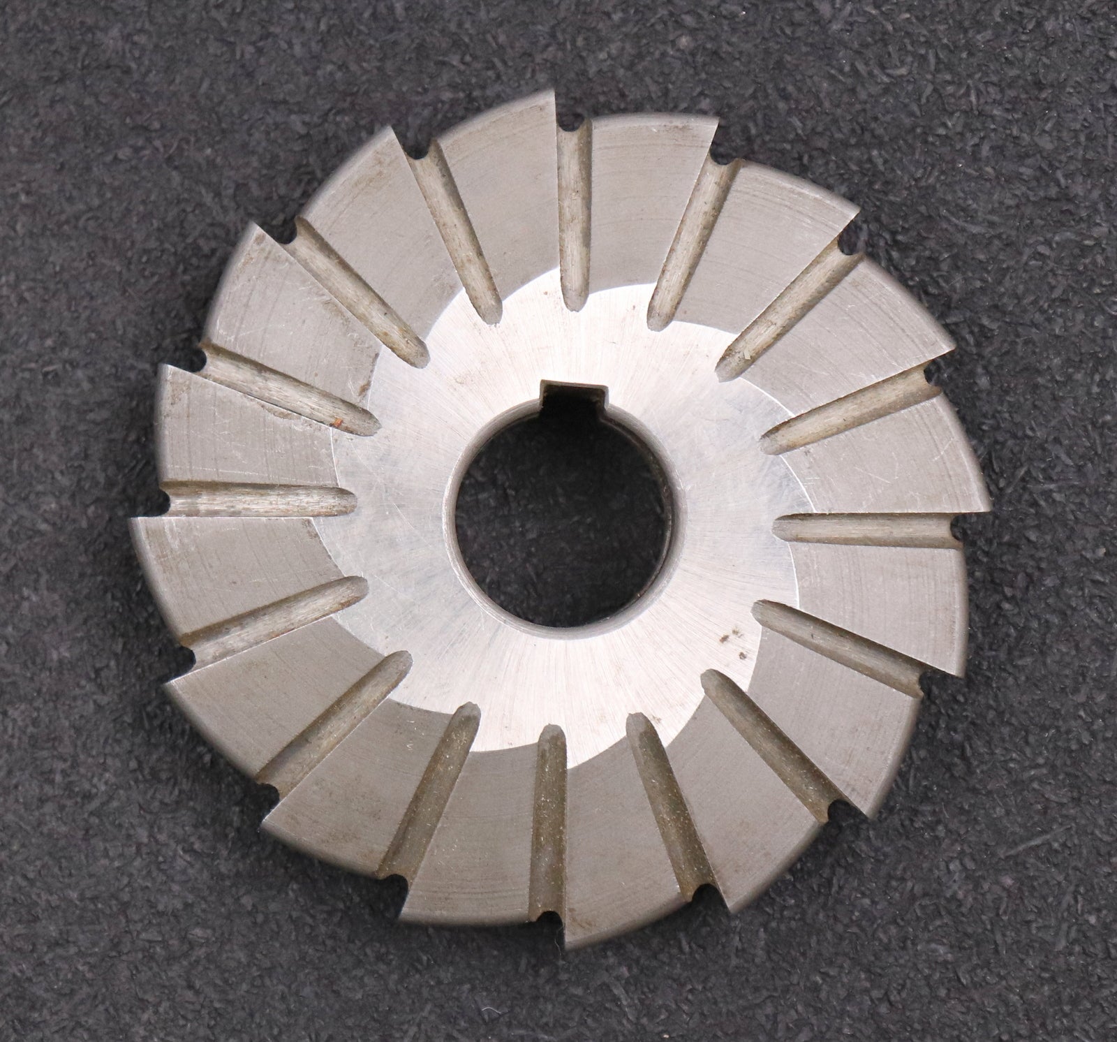 Bild des Artikels DOLD-asymmetrischer-Prismenfräser-U-42°/3-Gesamtwinkel-42°-Flankenwinkel-25°/17°