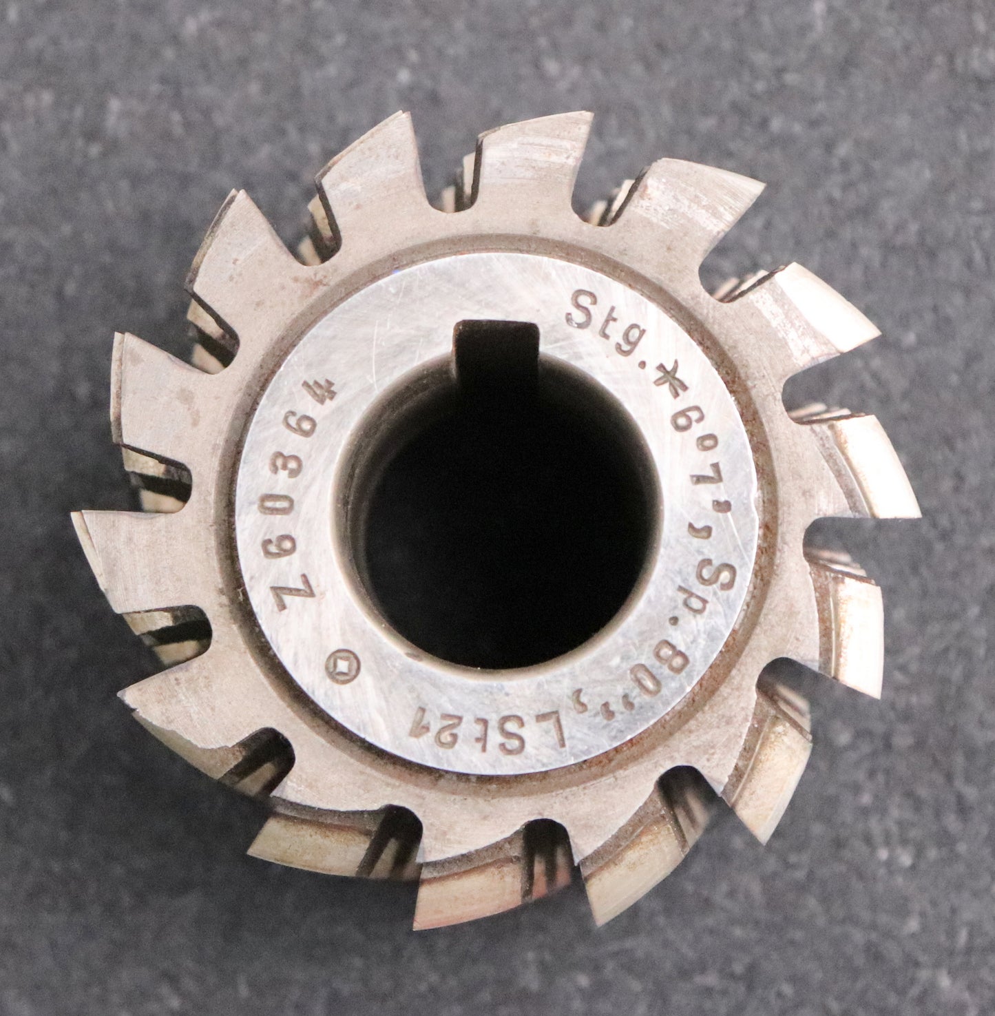 Bild des Artikels Keilwellen-Wälzfräser-6-Keile-45x38,2x18,2-mit-Höcker-Fertigfräser-Ø75x66xØ27mm