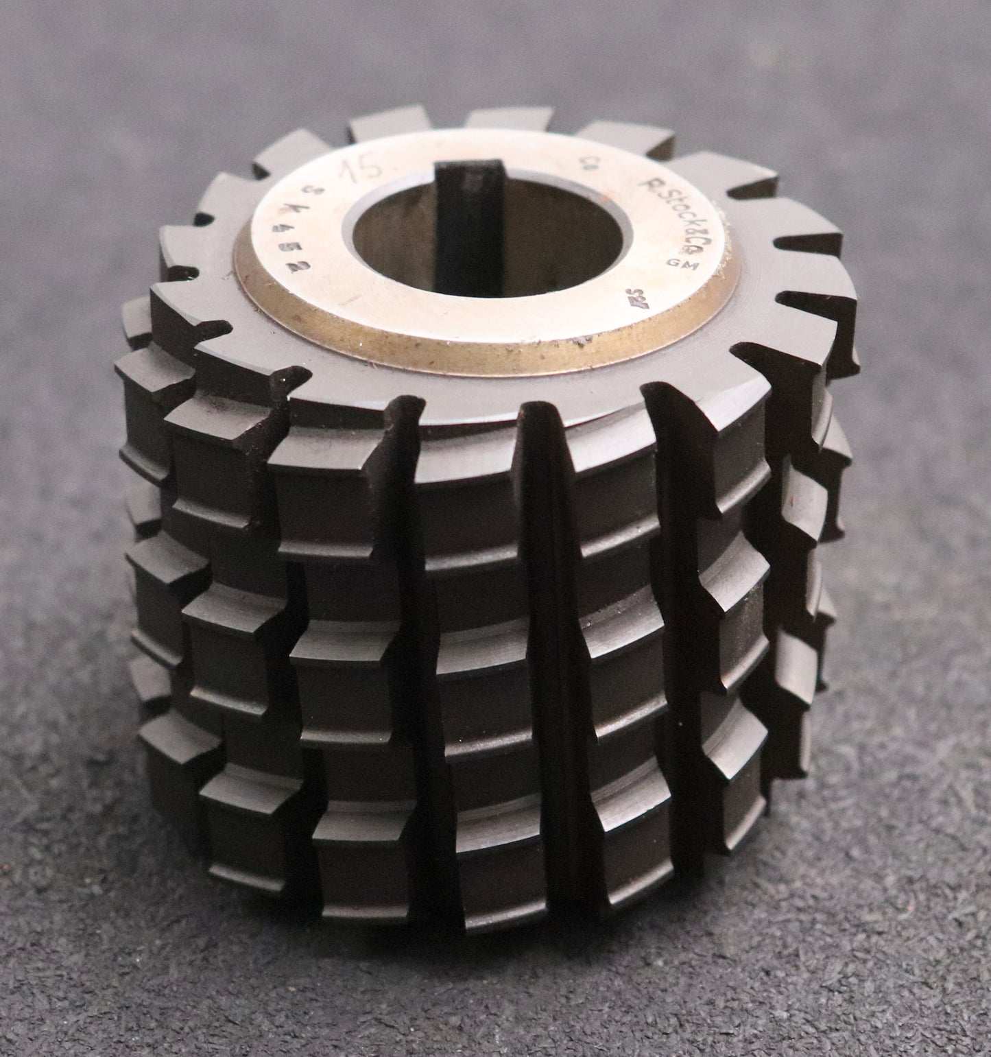 Bild des Artikels R.STOCK-Keilwellen-Wälzfräser-6-Keile-36,32x42x8,32-mit-Höcker-Fertigfräser