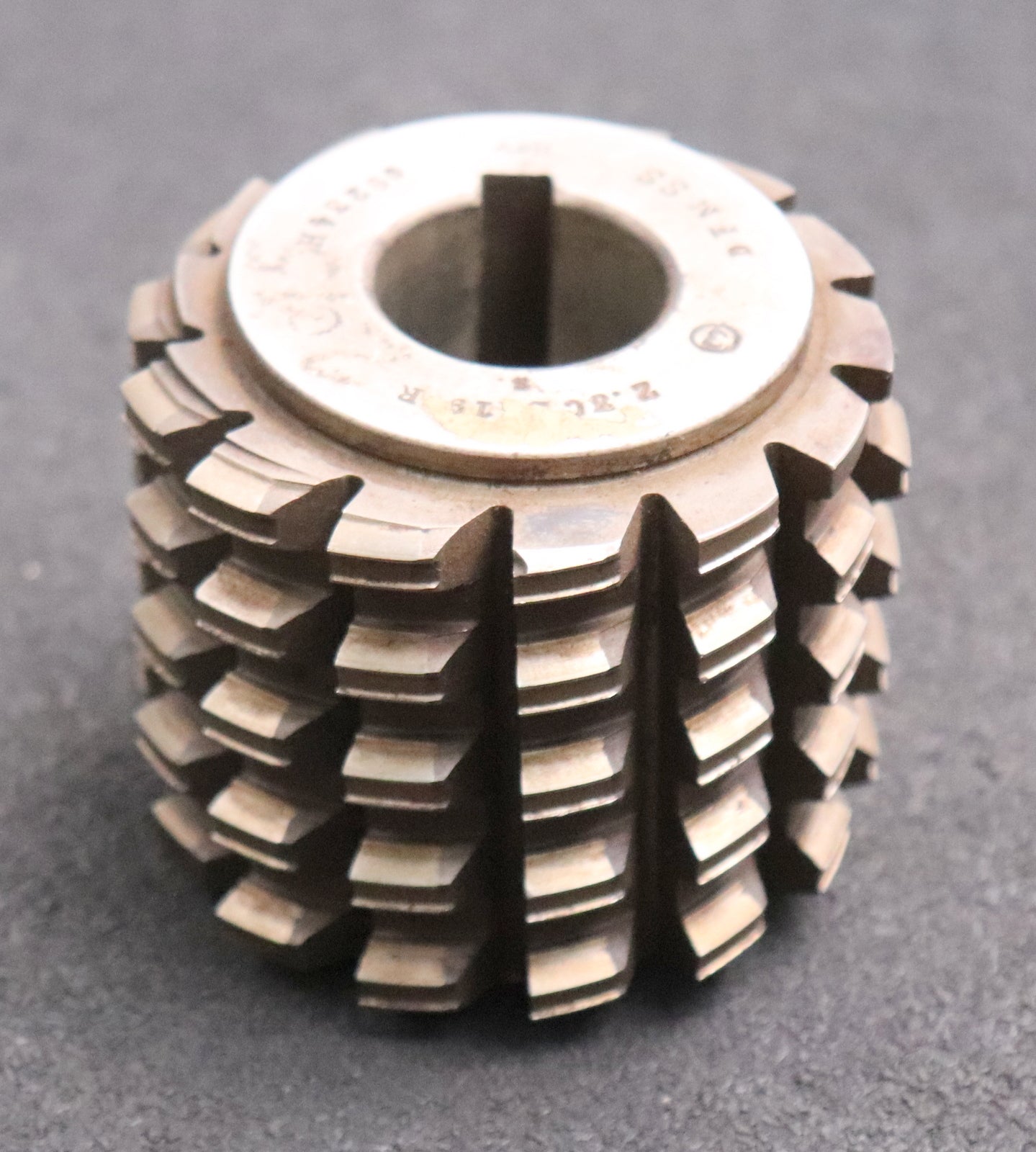 Bild des Artikels Keilwellen-Wälzfräser-6-Keile-24,8x20,16x6,3-mit-Höcker-Vorfräser-Ø75x65xØ27mm