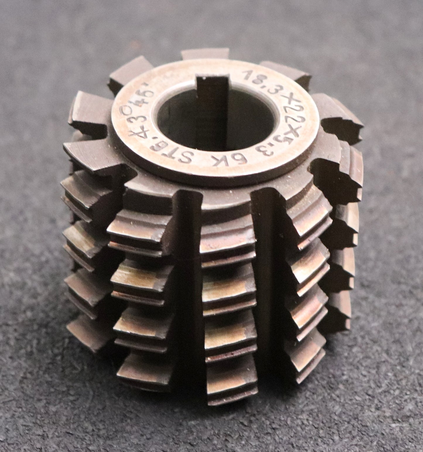 Bild des Artikels Keilwellen-Wälzfräser-6-Keile-18,3x22x5,3-mit-Höcker-Fertigfräser-Ø59x50xØ22mm