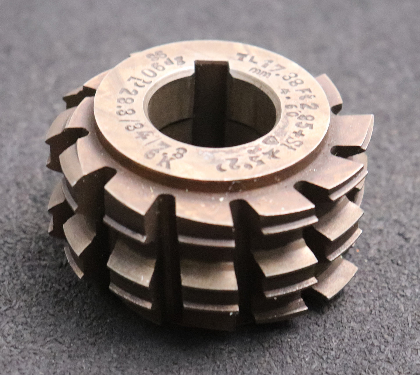 Bild des Artikels Keilwellen-Wälzfräser-6-Keile-28,3x34x7,3-mit-Höcker-Fertigfräser-Ø70x40xØ27mm