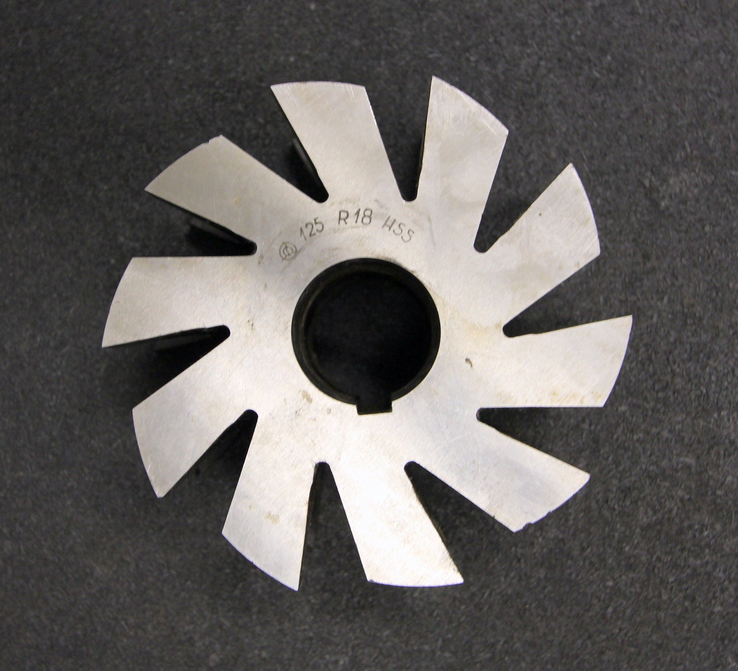 Halbrund-Formfräser konkav Radiusfräser Radius 18mm - 125x62x32mm 10 Spannuten